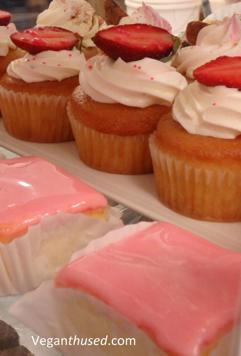 MAKER_vanilla_slice_and_cupcakes